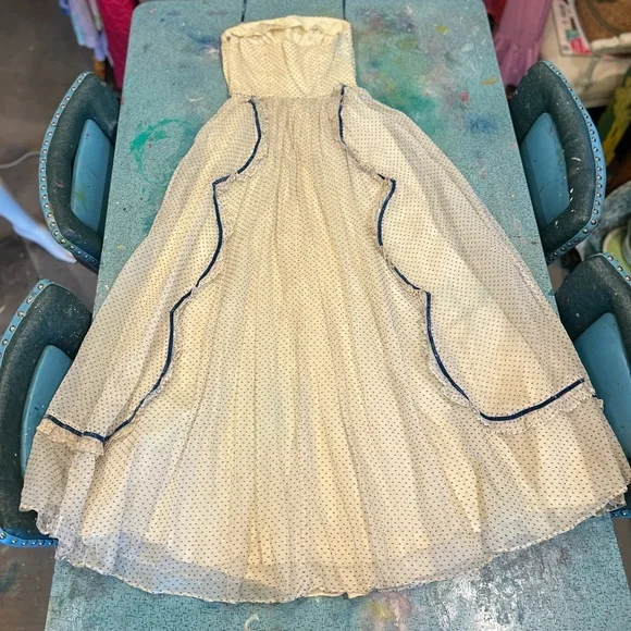 Queen of Shabby Chic Gown - Picture 9 of 16